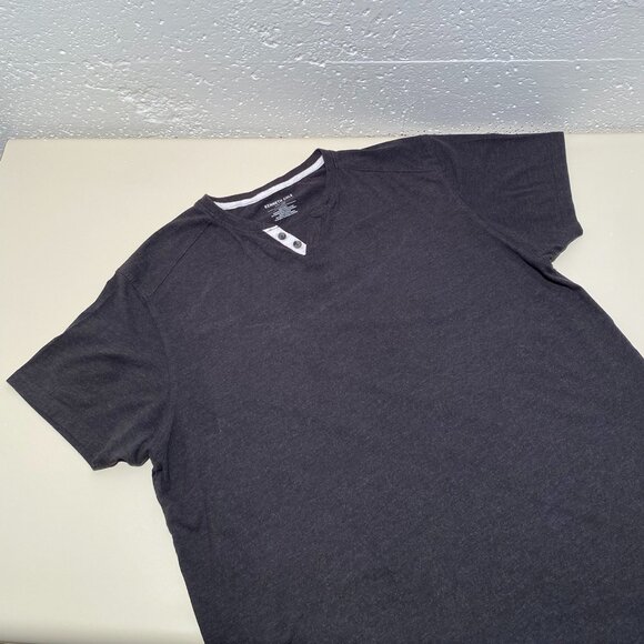 Kenneth Cole NY Men's Henley Short Sleeve V-Neck Tee - Picture 3 of 6